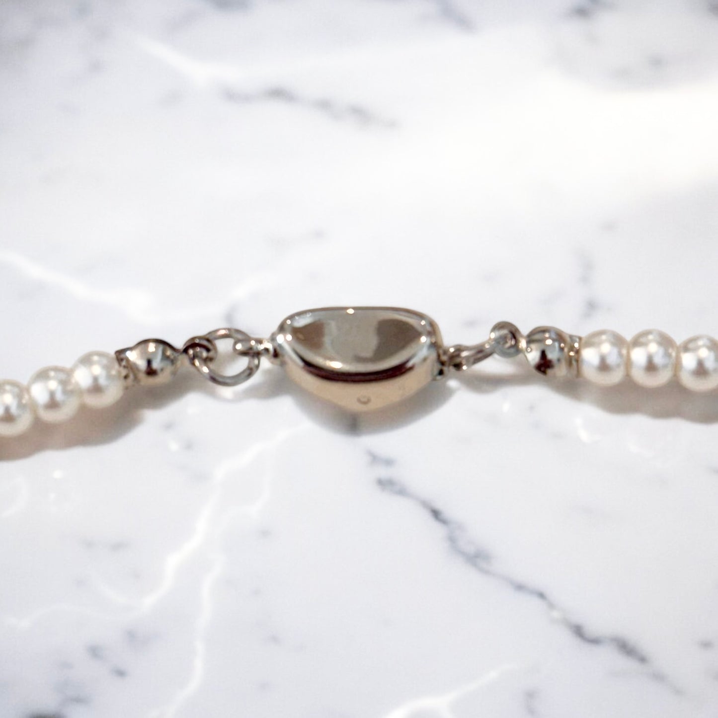 Halskette aus Muschelkernperlen Weiss