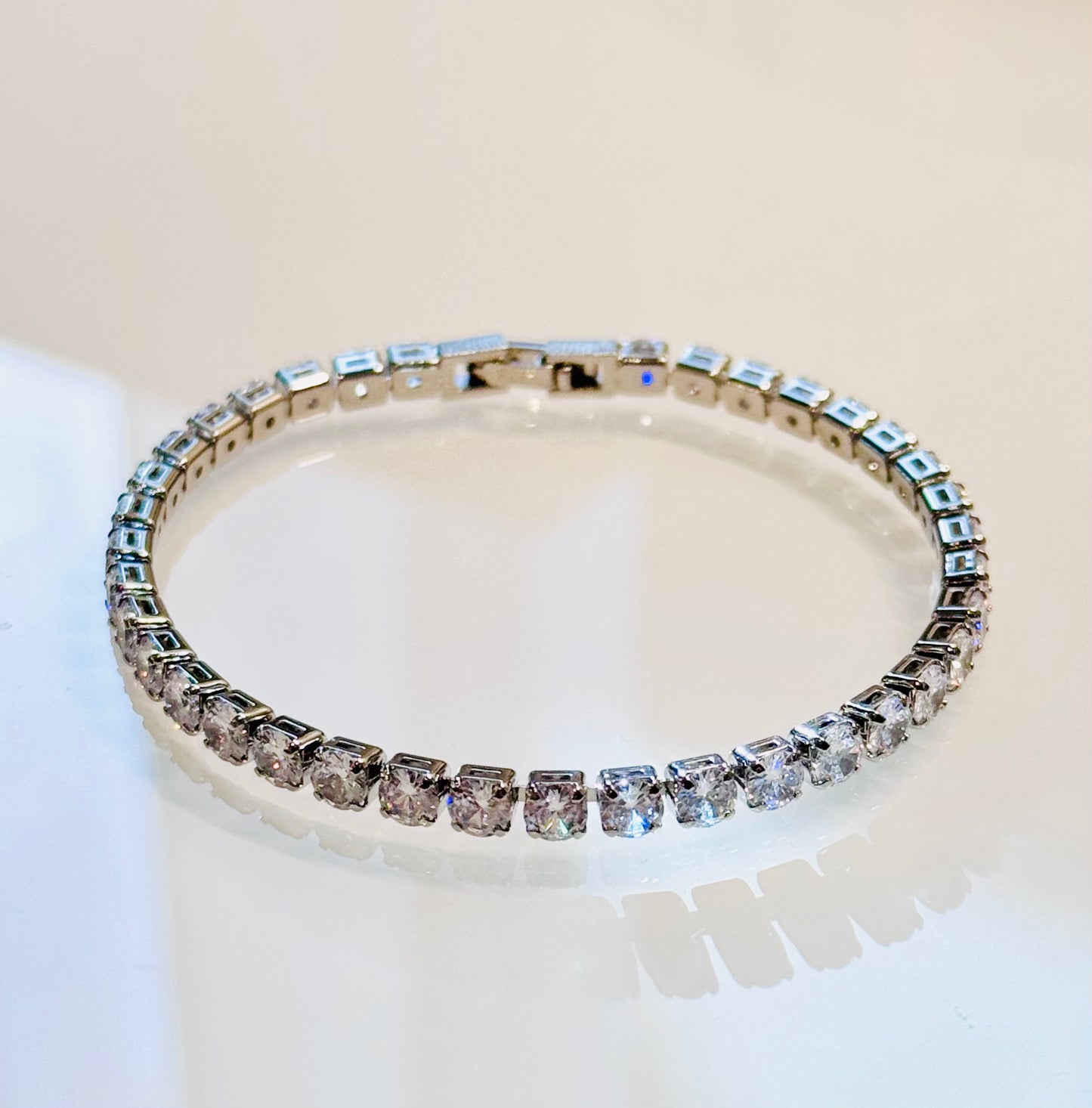 Tennisarmband mit Weissen runden Zirkonia 18k Weissgold vergoldet