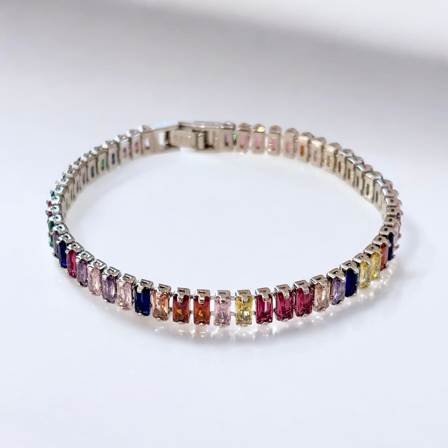 Tennisarmband mit Multicolor Zirkonia 18k Weissgold vergoldet