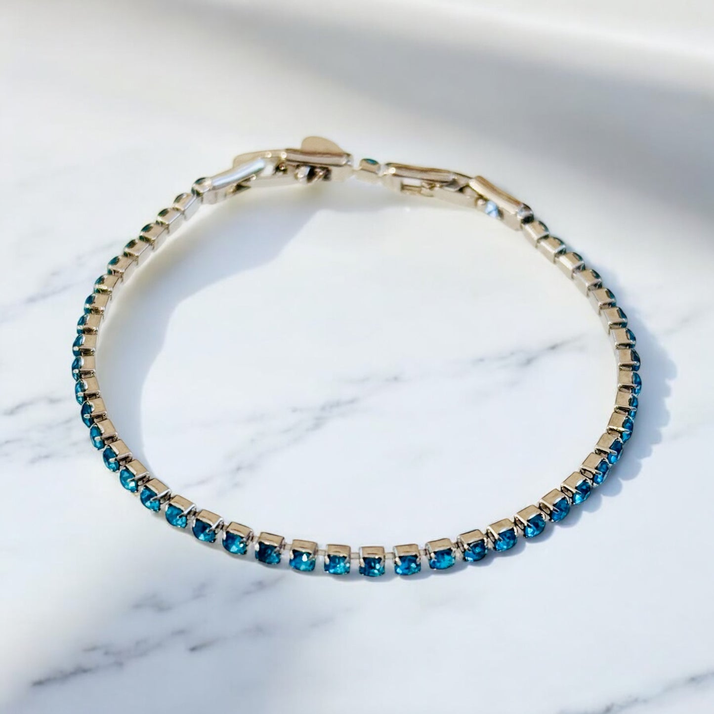 Tennisarmband mit Zirkonia / Türkisblau