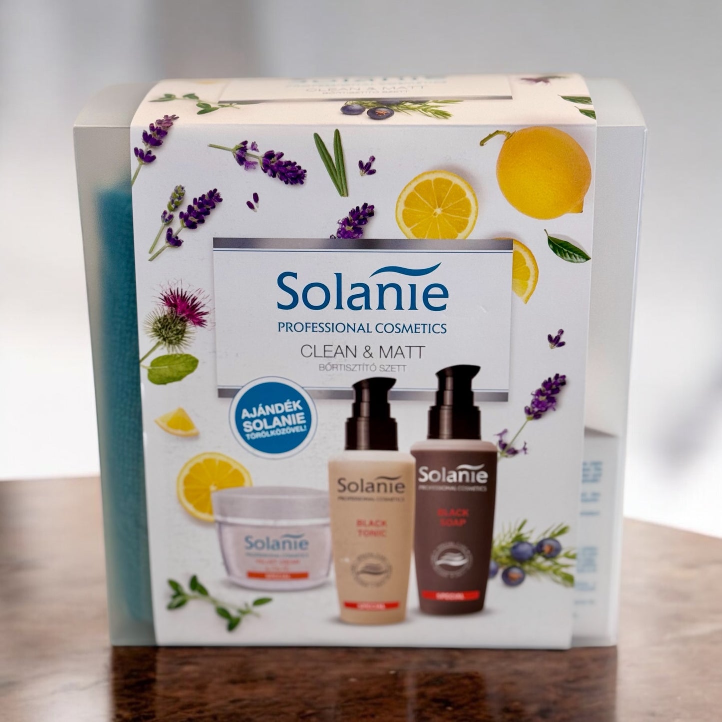 Solanie Clean & Matt Black Soap Geschenkset - mit Velvet Cream und Handtuch