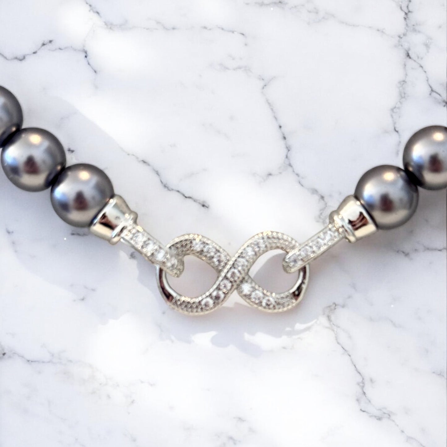 Halskette aus Muschelkernperlen Schwarz