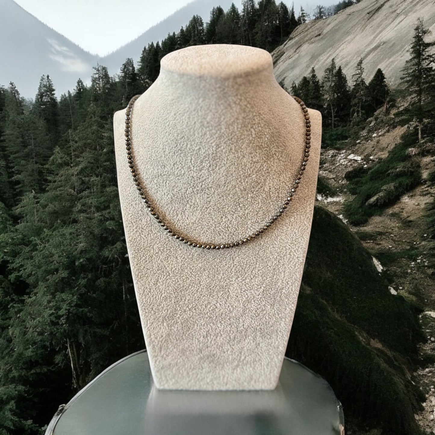 Halsketten aus Gold-Pyrit