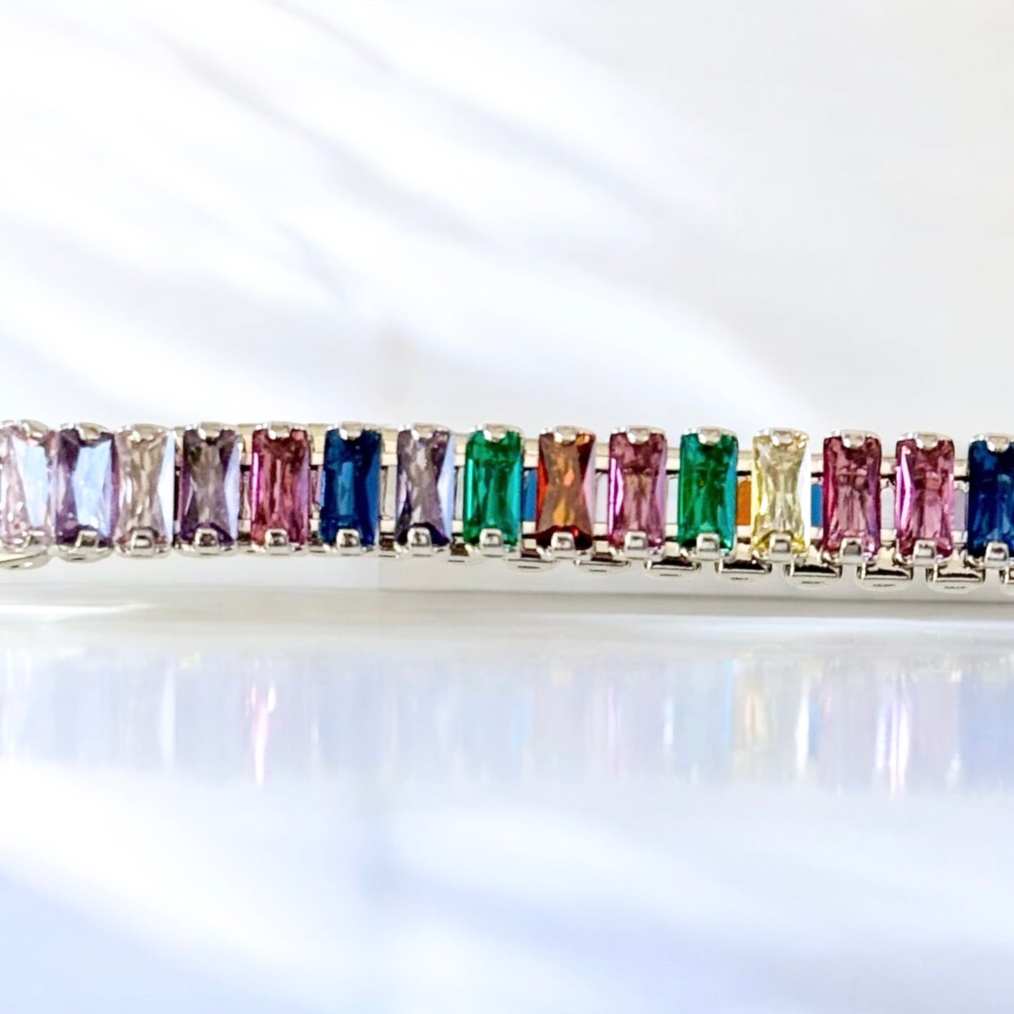 Tennisarmband mit Multicolor Zirkonia 18k Weissgold vergoldet