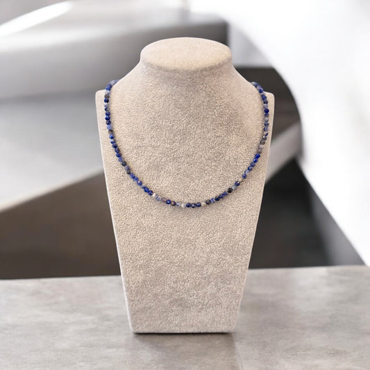 Halsketten aus Blue Dot Stone