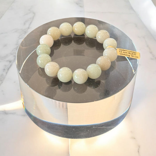 Armband aus lichtgrünem Jadeit