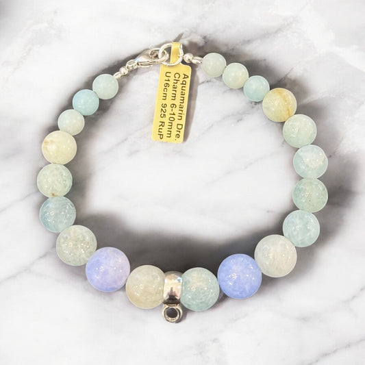 Armband aus Dream Aquamarin Mix mit 925er Silber Charmhalter und Karabiner